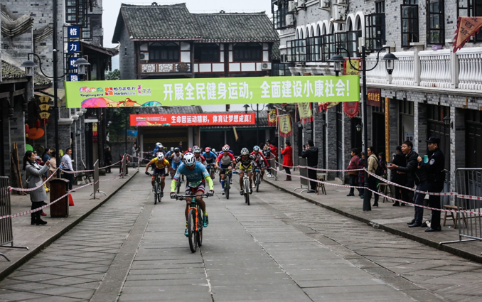 哈尔滨银行2018中国重庆荣昌 国际划骑跑铁人三项公开赛开赛